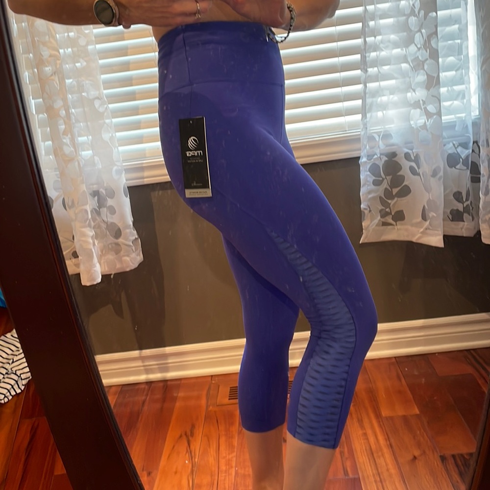 MPG cobalt blue capris. NWT. Size small.
